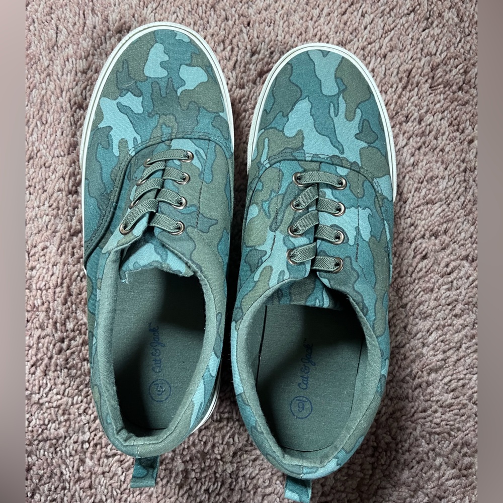 Cat & Jack- Boys camo tennis shoes